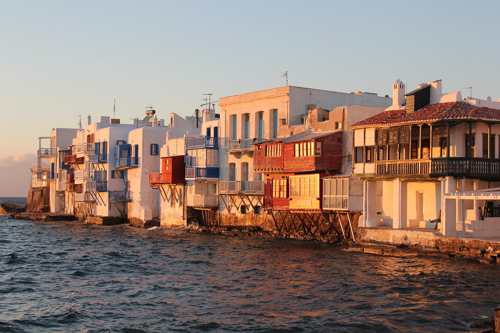 Choisir une île grecque — port typique des Cyclades