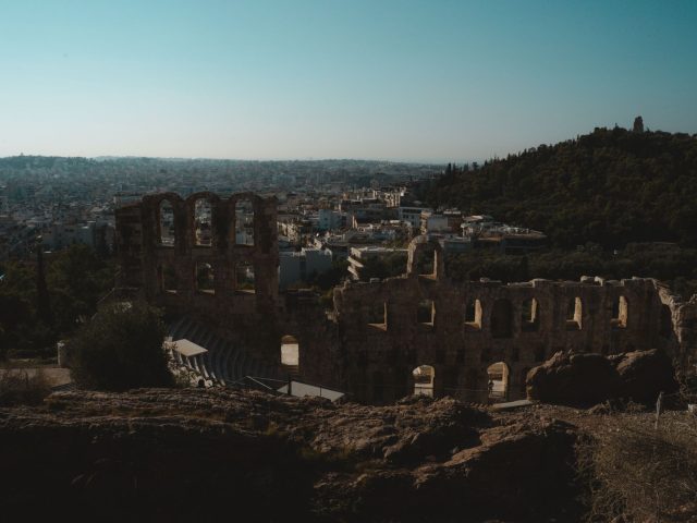 Comment réduire vos frais de logement en Grèce ?