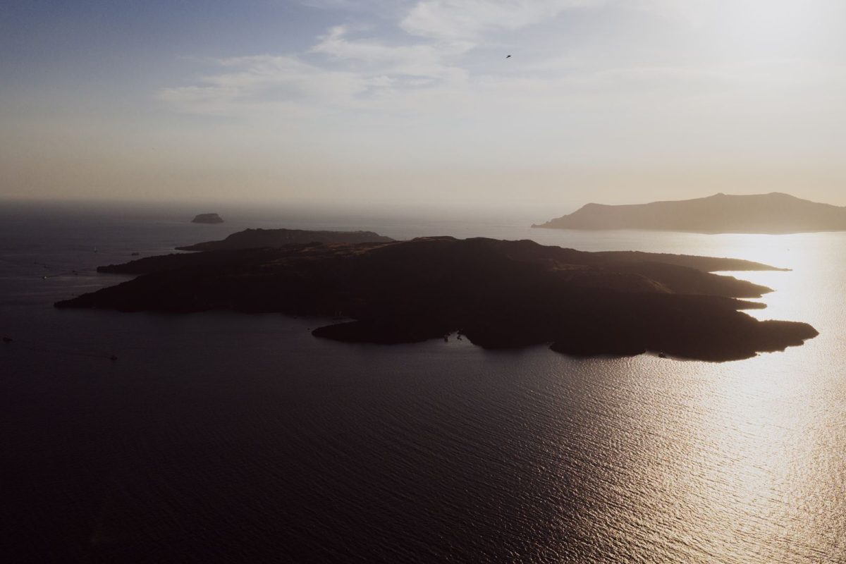 Ce que Santorin ne vous dit pas : la résistance d’une île des Cyclades au surtourisme