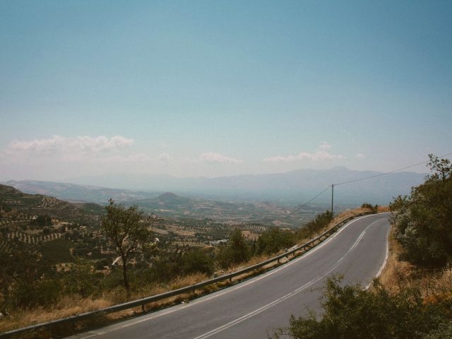 Impact de la saison sur le budget de voyage en Grèce