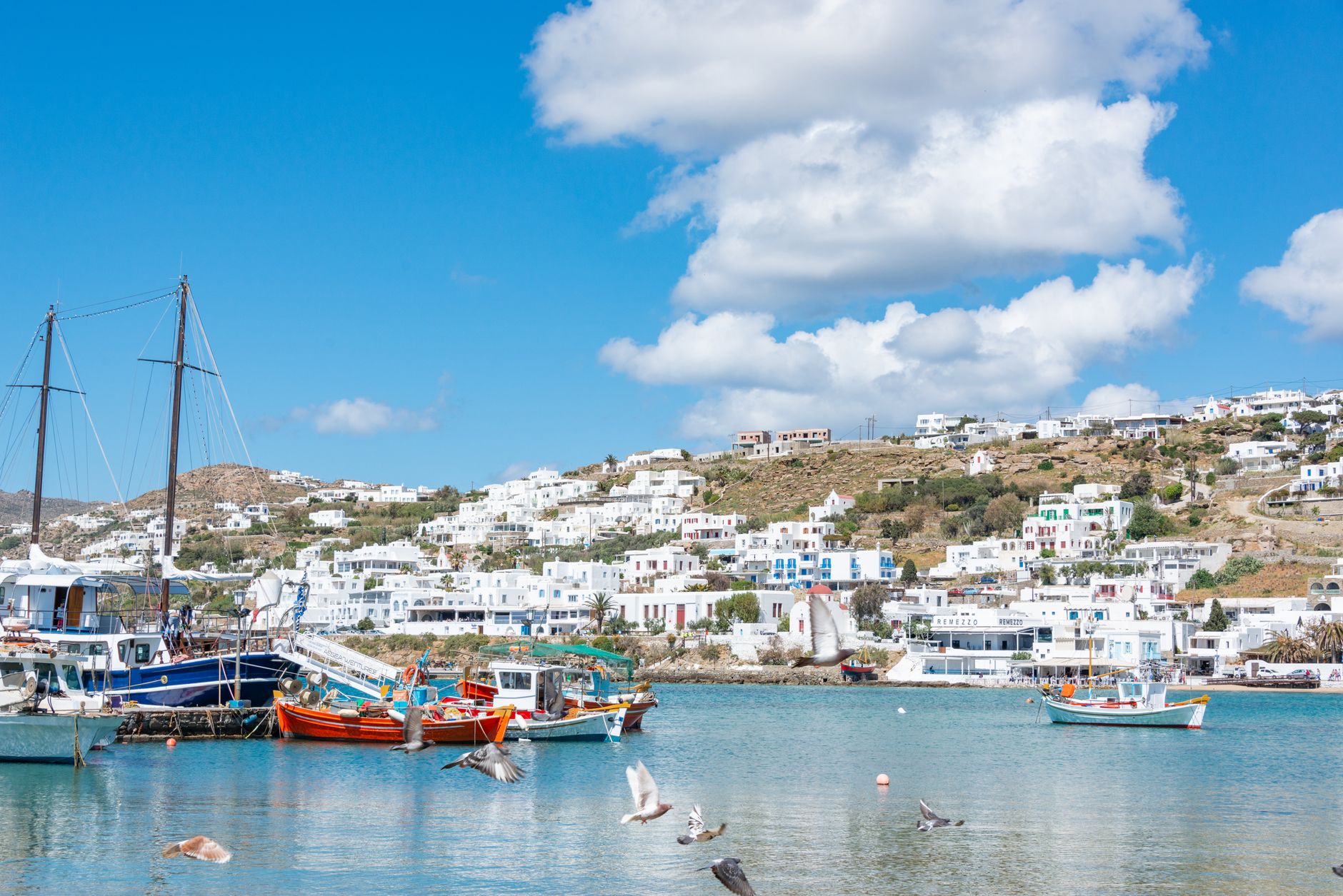 Escale pour voiliers dans les Cyclades selon quatre objectifs