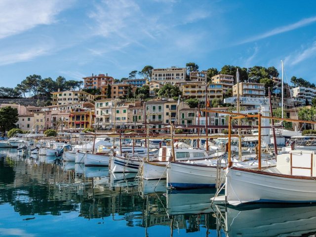 Choisir entre Cyclades et Dodécanèse pour la voile